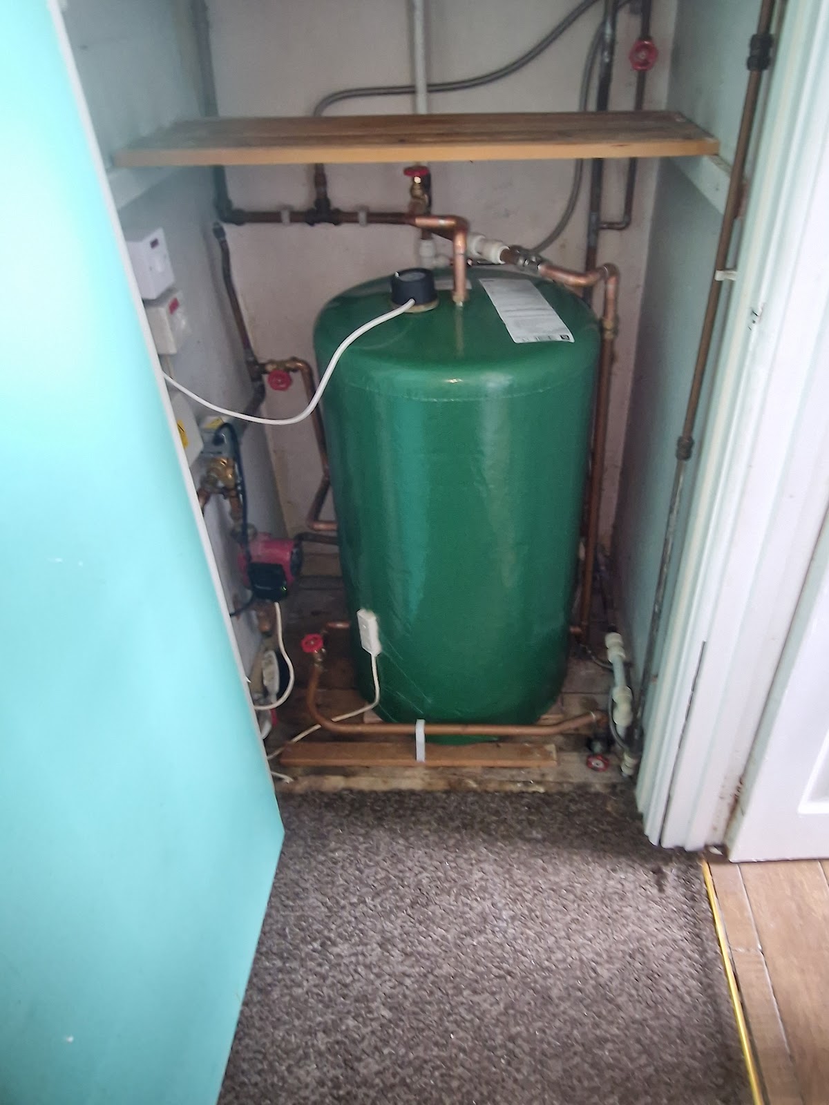 Hot water cylinder and pump installation in a Reading home